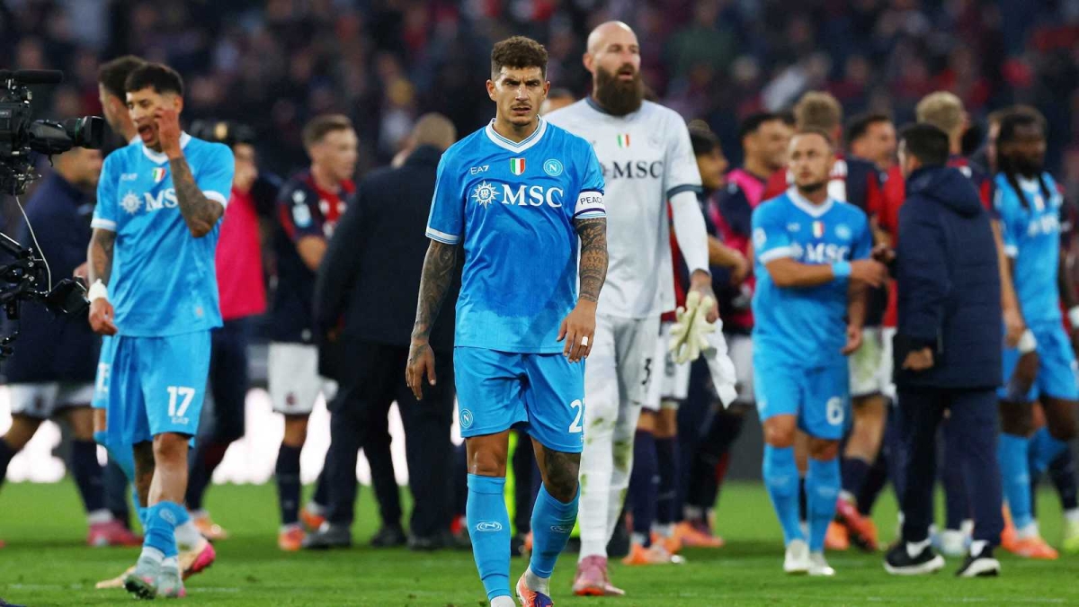 لاعبو نابولي بعد الخسارة أمام بولونيا