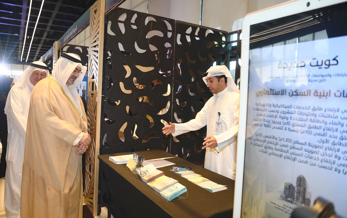 محافظ العاصمة في جولة في المعرض المصاحب للفعالية (تصوير نايف العقلة)