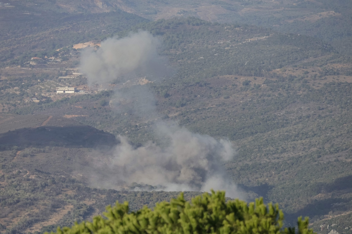 دخان غارة إسرائيلية على المحمودية جنوب لبنان (أ ف ب)