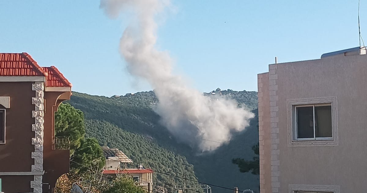 دخان غارة إسرائيلية على النبطية