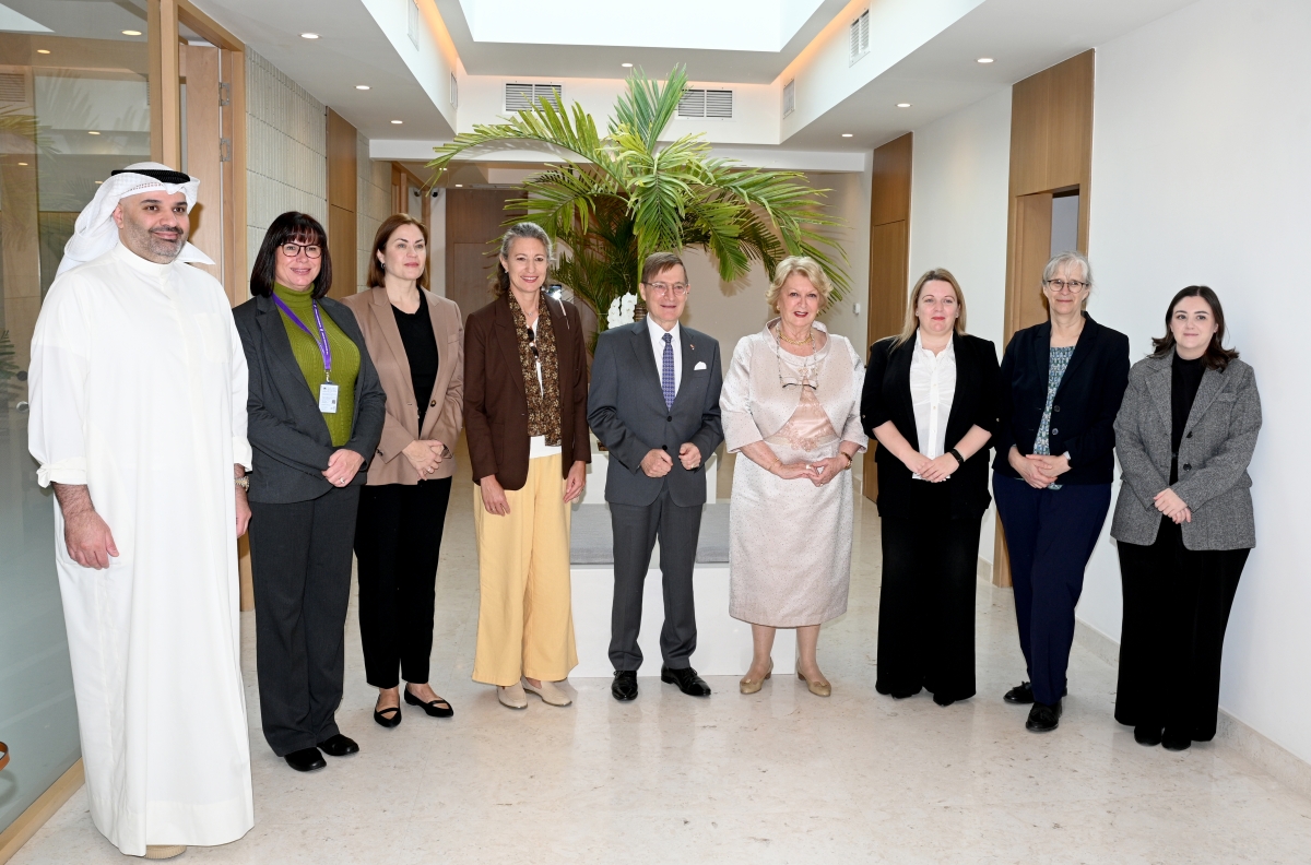 لقطة جماعية للسفير الألماني ومسؤولي المدرسة ومعهد غوته