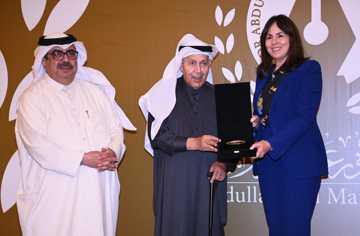 المنصور مكرِّماً هدى الشوا بحضور إبراهيم السيد