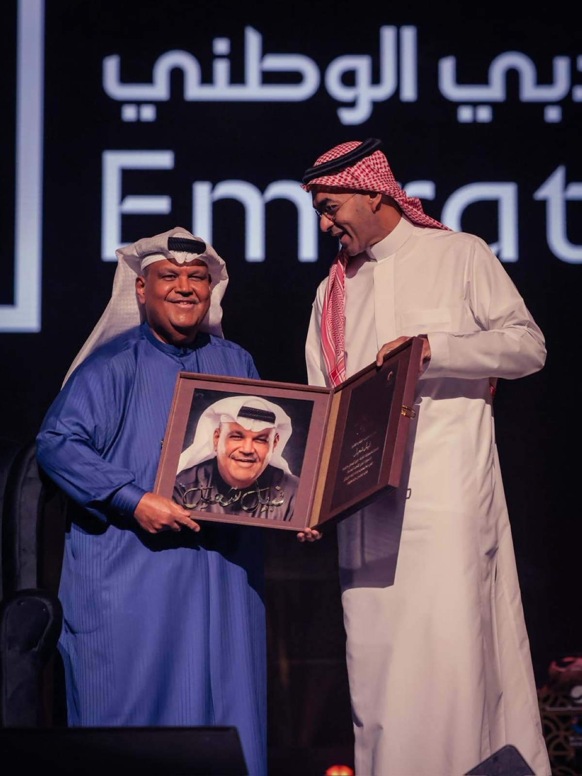 «نبض الكويت» يتسلم درعاً تكريمية من أحمد المحمادي