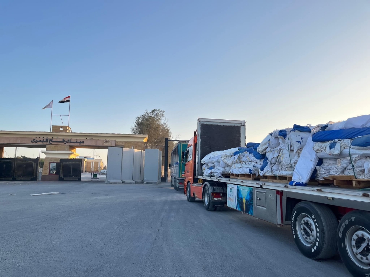 شاحنات مساعدات متجهة إلى غزة