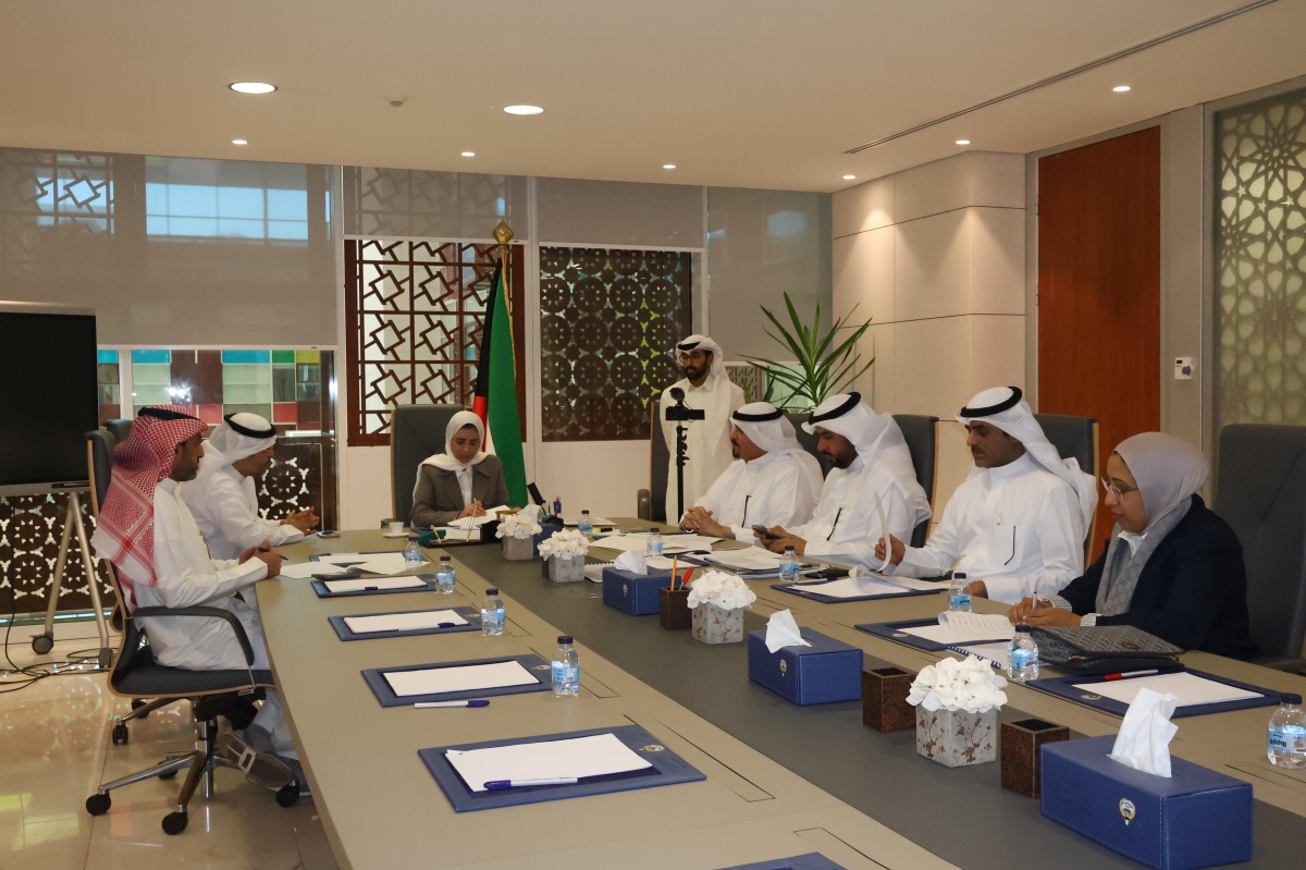 من مقابلات اللجنة للمتقدمين بحضور الوزيرة الحويلة