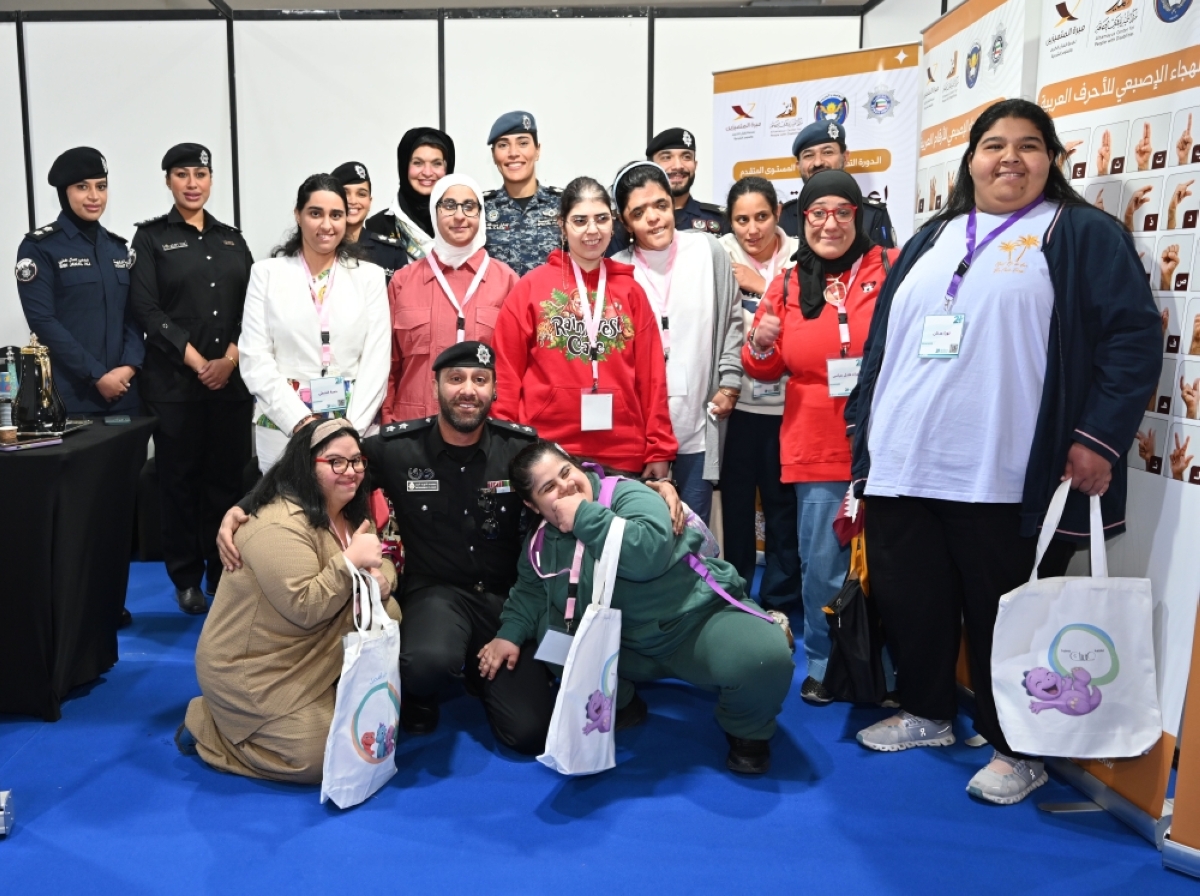 صورة جماعية لمشاركين في المعرض (تصوير أسعد عبدالله) 