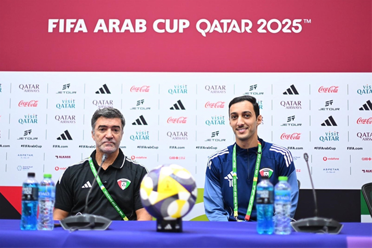 سوزا والعتيبي خلال المؤتمر الصحافي