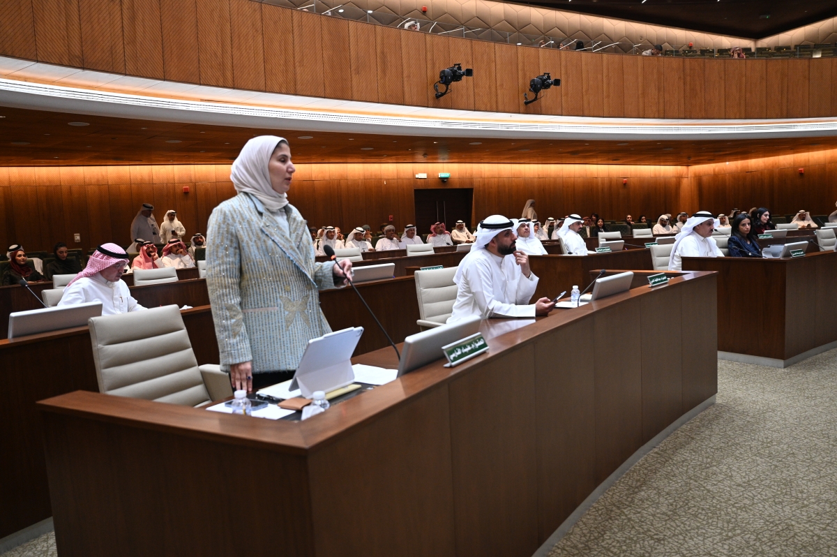 الفارسي لدى مداخلتها في الجلسة