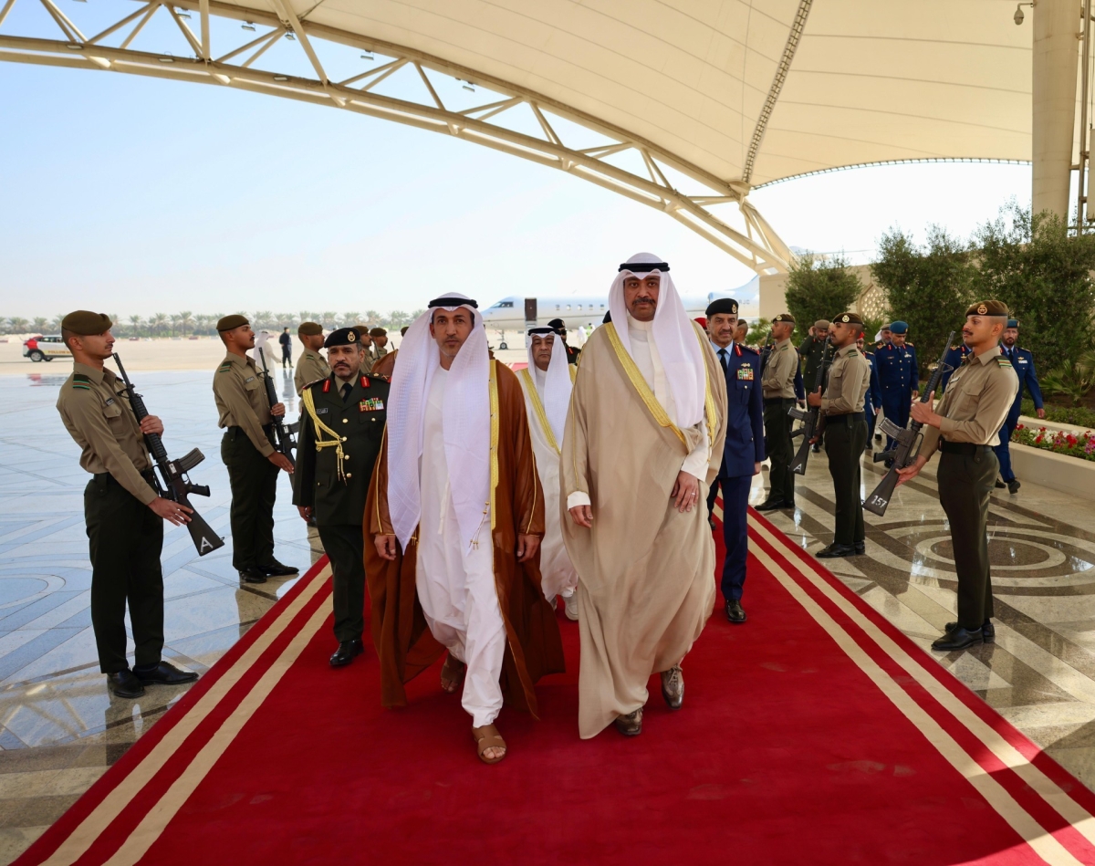 وزير الدفاع يستقبل وزير الدولة لشؤون الدفاع بدولة الإمارات 