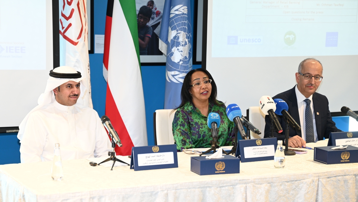 غادة الطاهر متوسطة خالد البقاعين وخليفة الهيلع (تصوير نايف العقلة)