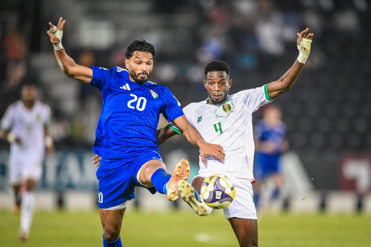 يوسف ناصر في صراع على الكرة