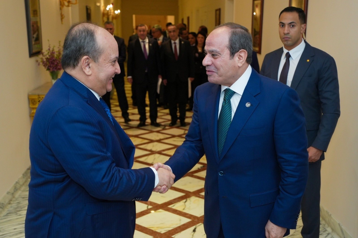 السيسي مُستقبلاً غريب في القاهرة