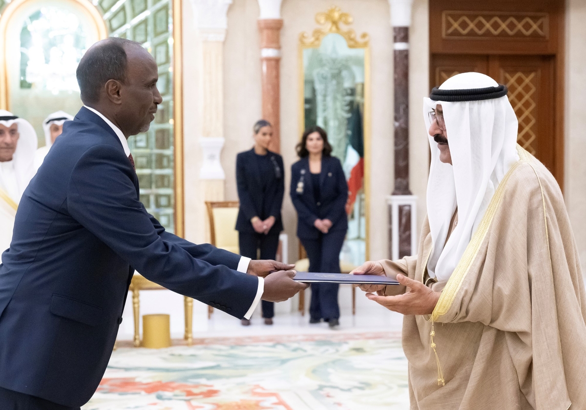 سمو الأمير يتسلم أوراق سفير جيبوتي