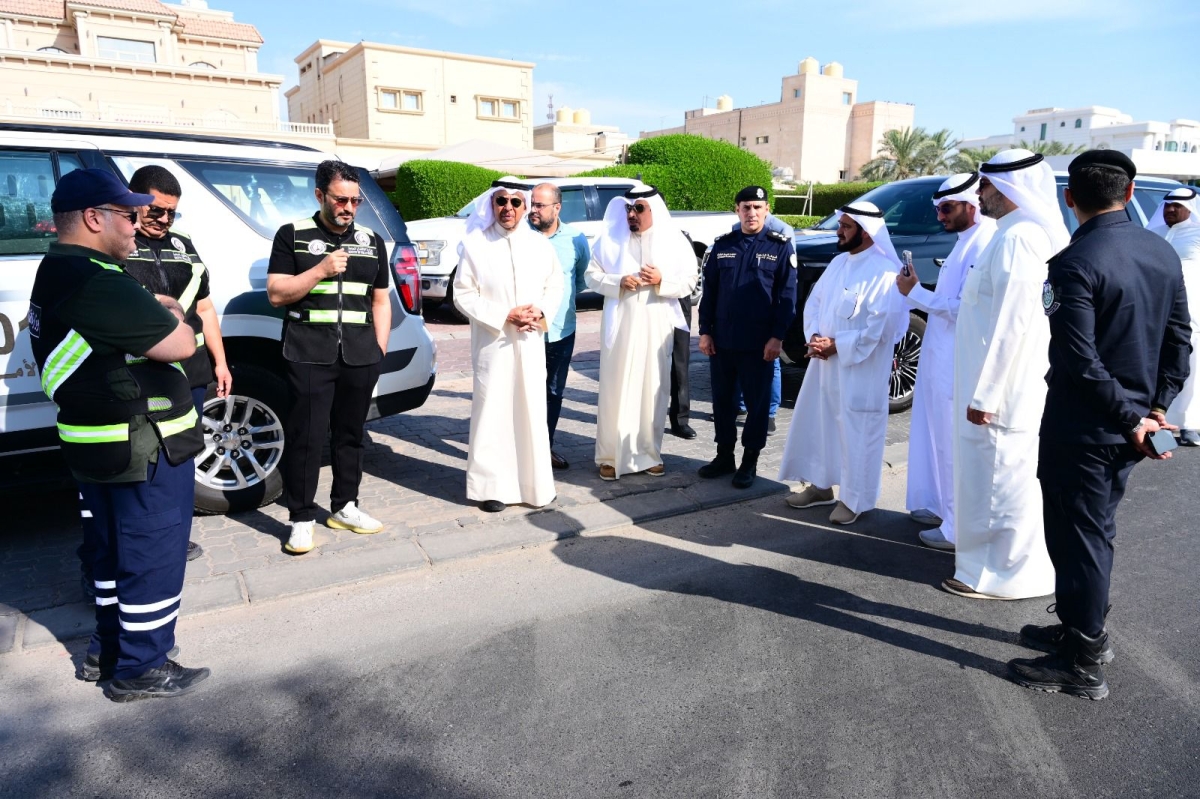 جانب من الجولة لتفقد مشاريع الطرق بالعارضية