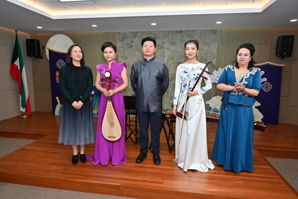 الفرقة الصينية المشاركة في العروض (تصوير أسعد عبدالله)