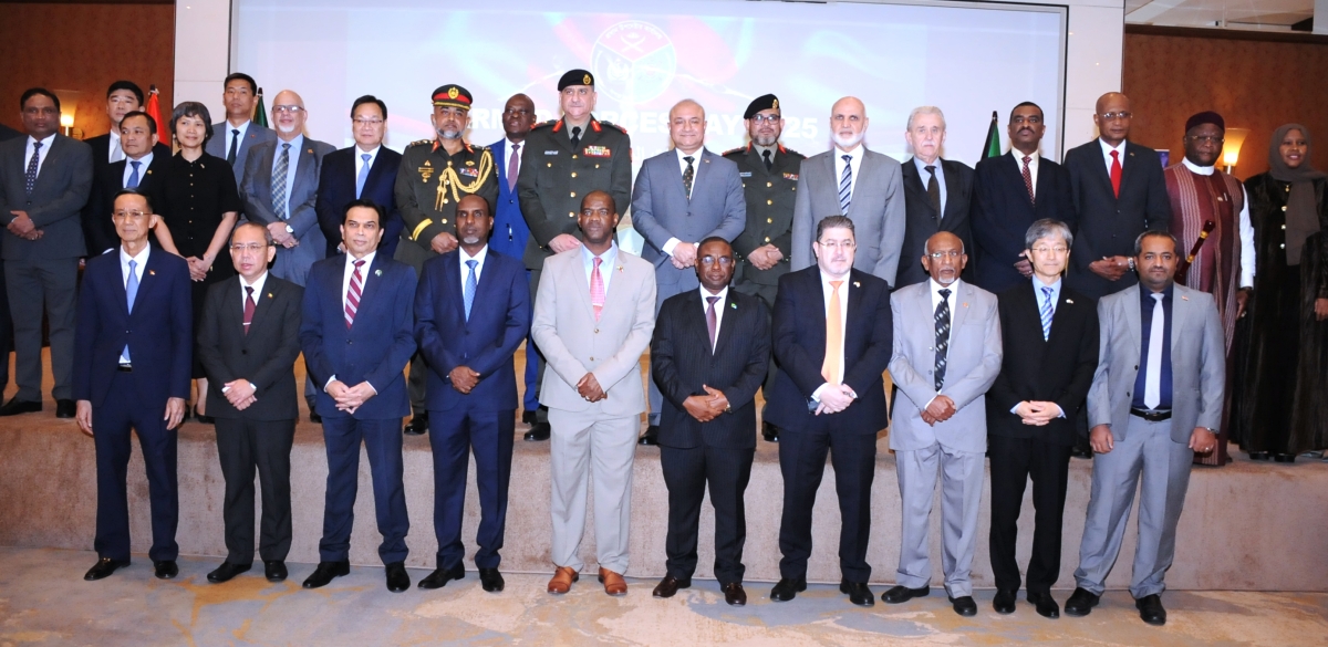 سفير بنغلاديش واللواء الشاهين مع رؤساء البعثات الدبلوماسية