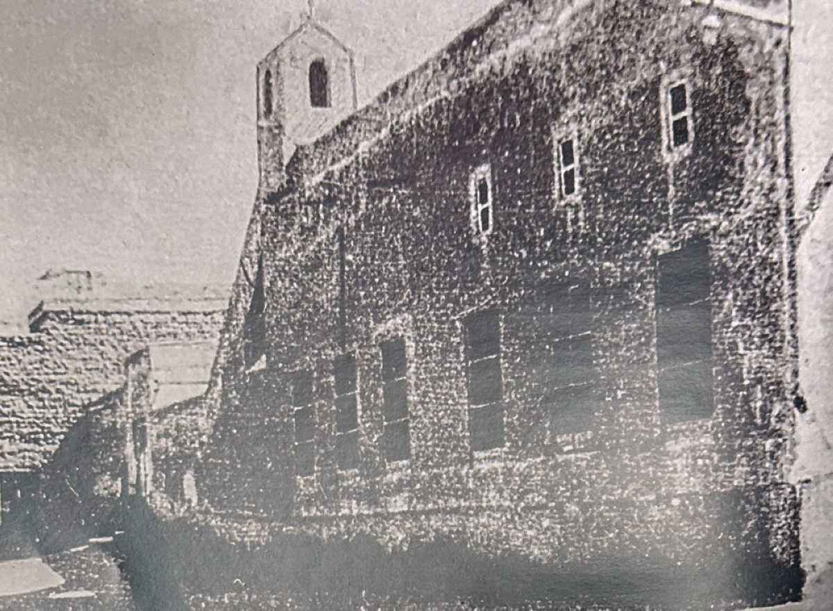 مسجد الخليفة زمن الشيخ مبارك (1896 - 1915 م) - المصدر عدنان الرومي، «تاريخ مساجد الكويت القديمة» 