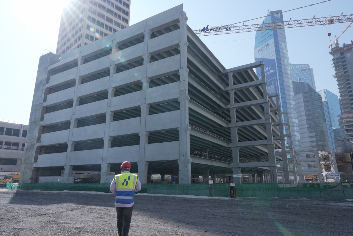 مبنى مواقف السيارات 