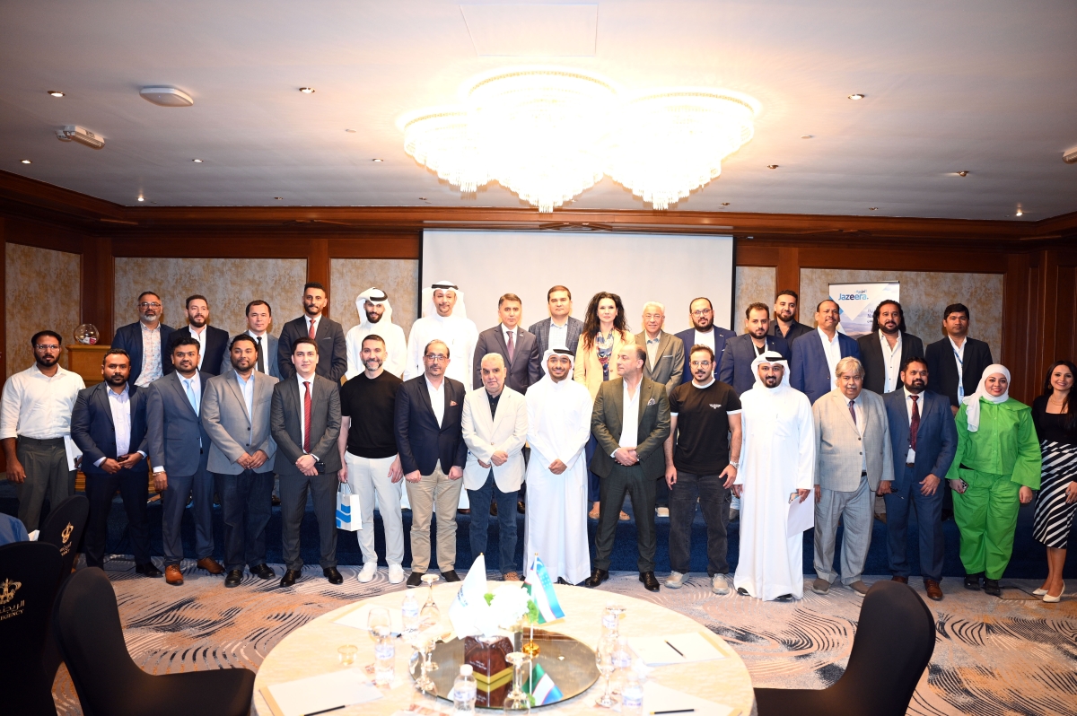 صورة جماعية للوفد السياحي الأوزبكي مع نظرائه الكويتيين