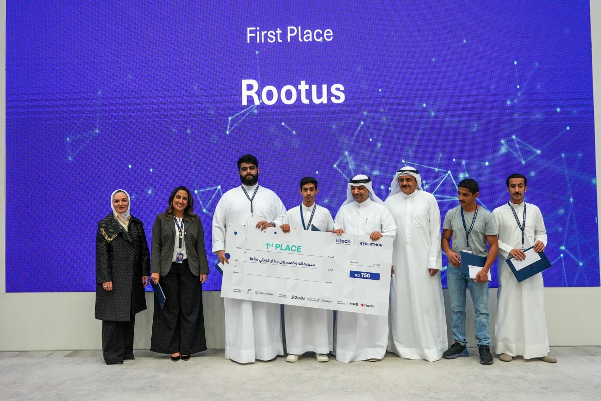  فريق طلبة الكلية الفائز بالمركز الأول