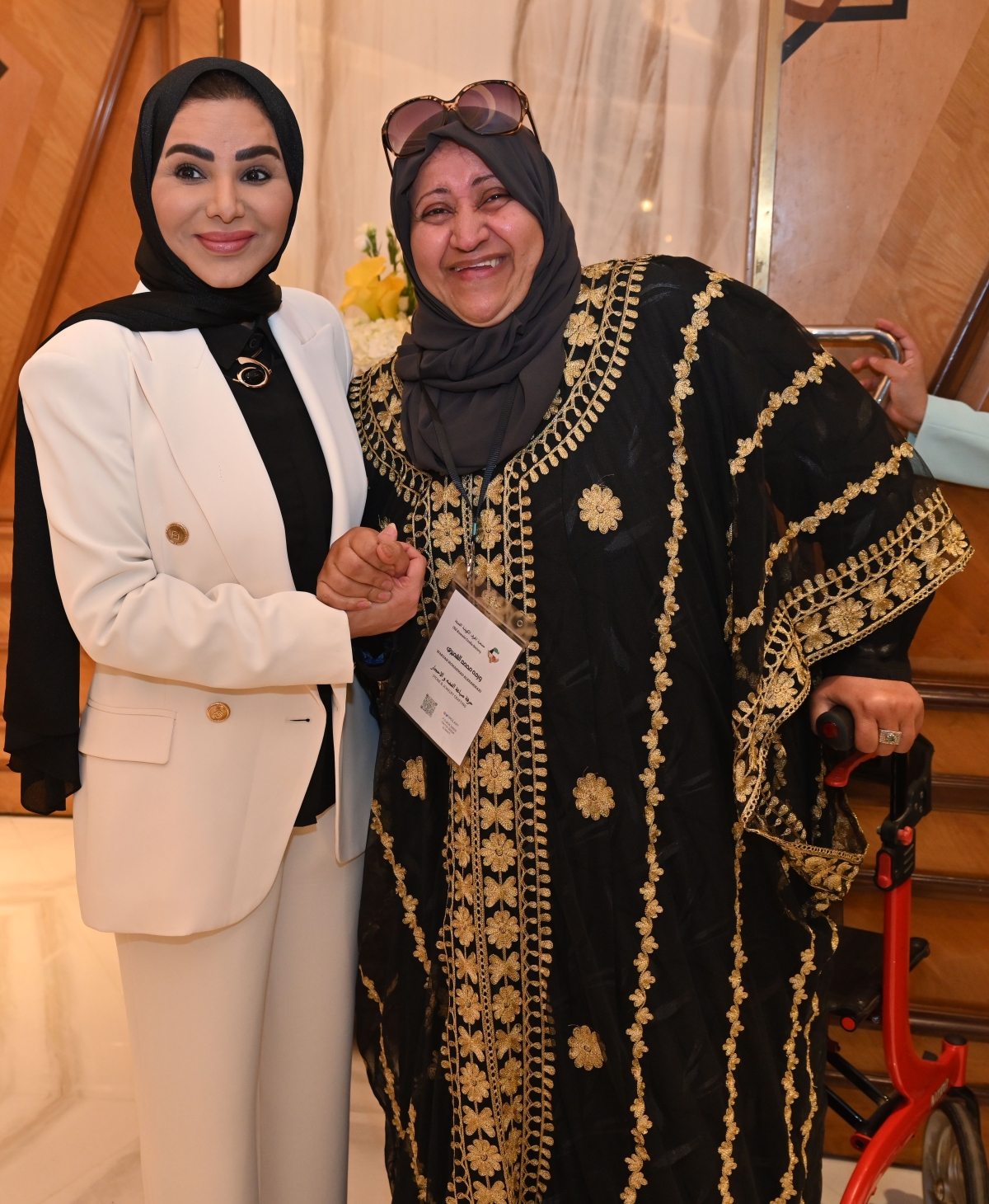 الوزيرة مع إحدى المشاركات 