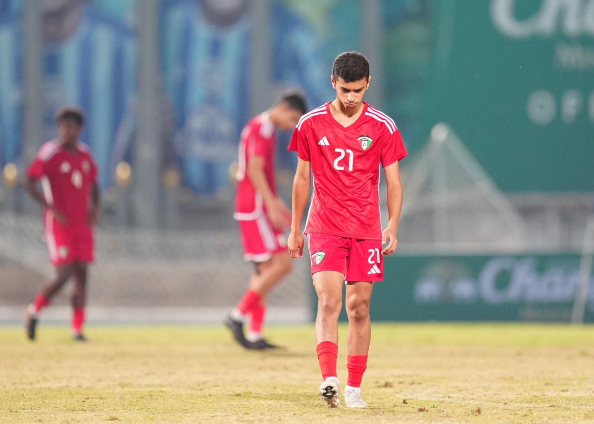 الحزن واضح على لاعبي منتخب الكويت بعد الخسارة