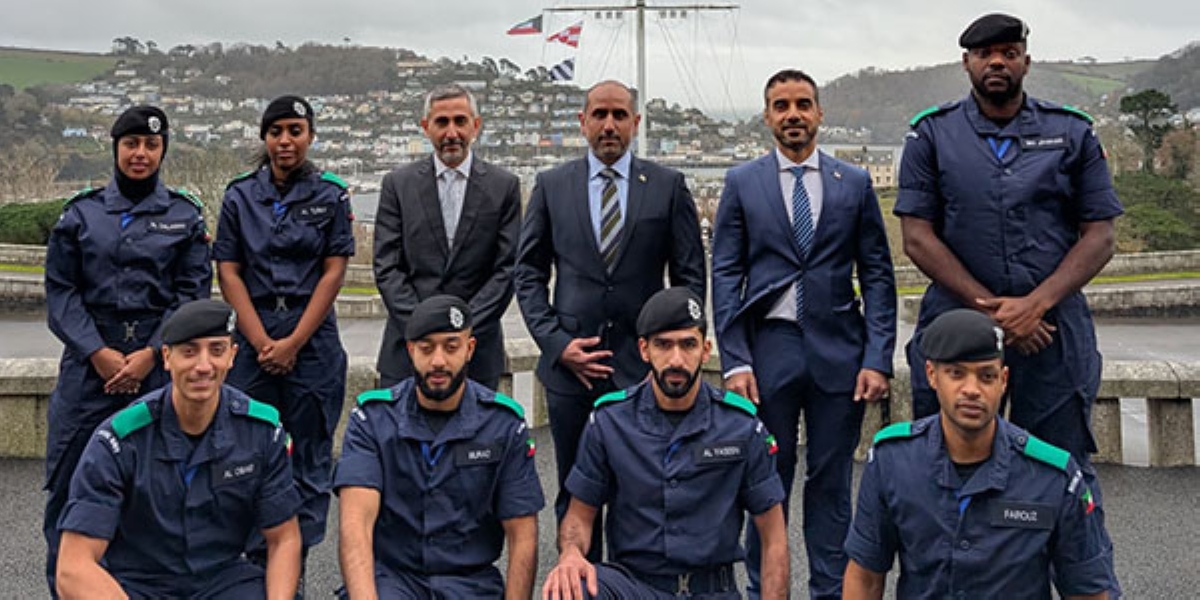 مدير (خفر السواحل) يزور الطلبة المبتعثين في الكلية الملكية البحرية البريطانية في (دارتموث)
