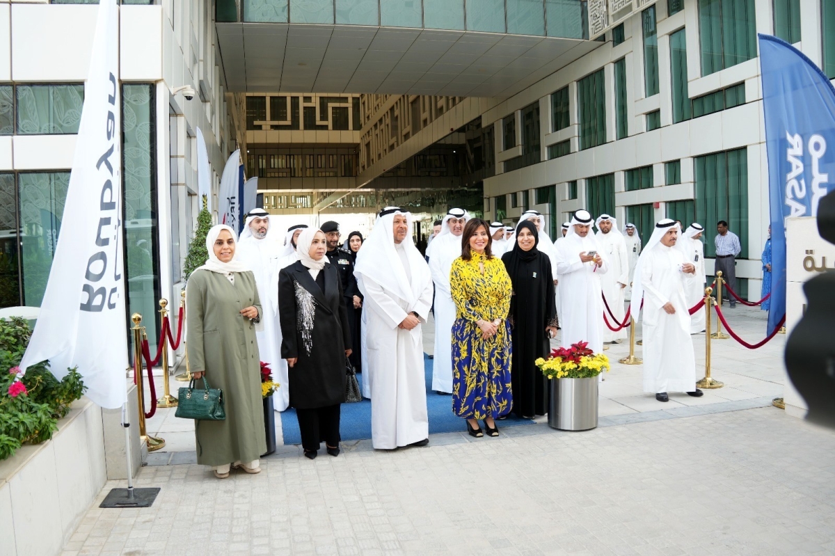 الميلم ومُحافظ الفروانية يتوسّطان المُشاركين في إطلاق المشروع