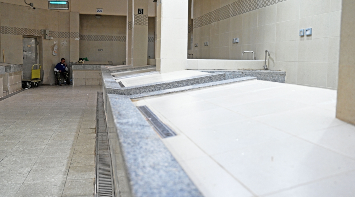 الكثير من البسطات فارغة