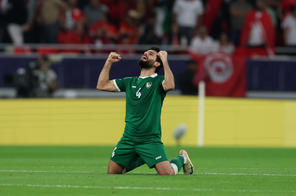 نجم المنتخب السوري عمر خربين يحتفل بالفوز (رويترز)