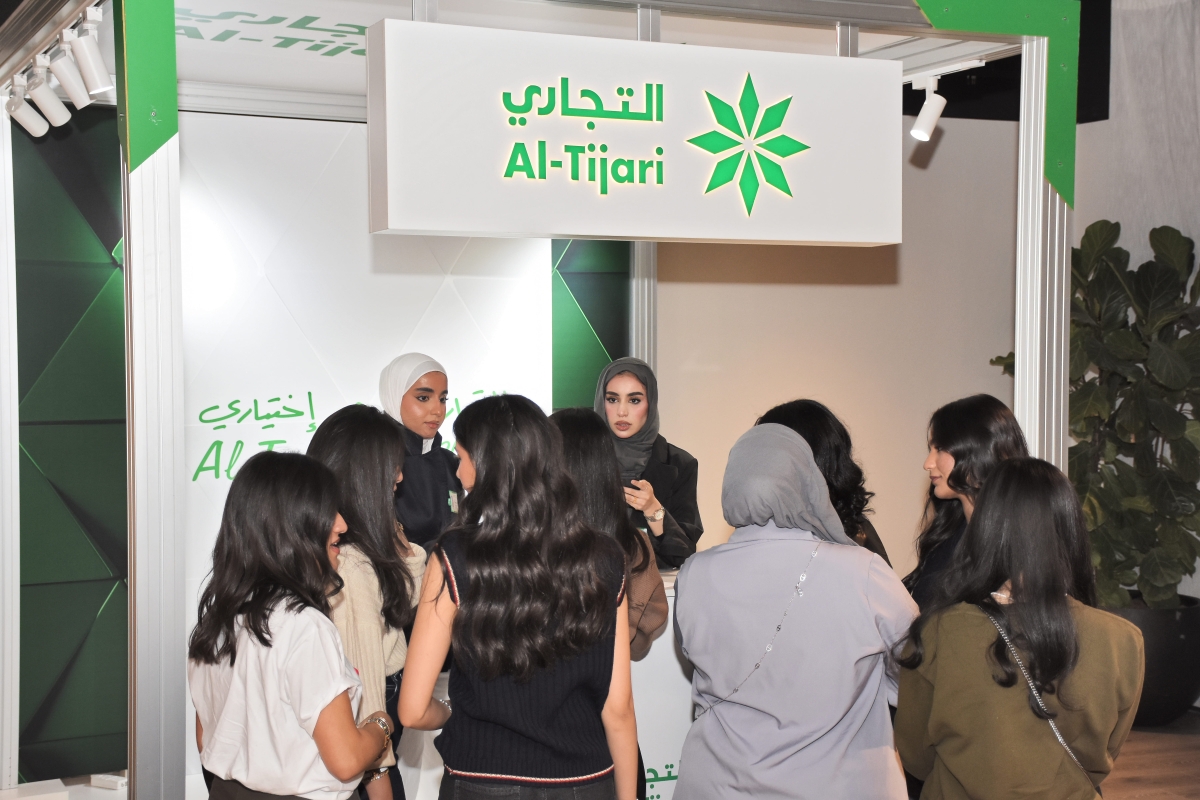 الجناح التعريفي لـ«التجاري» في موقع الحدث