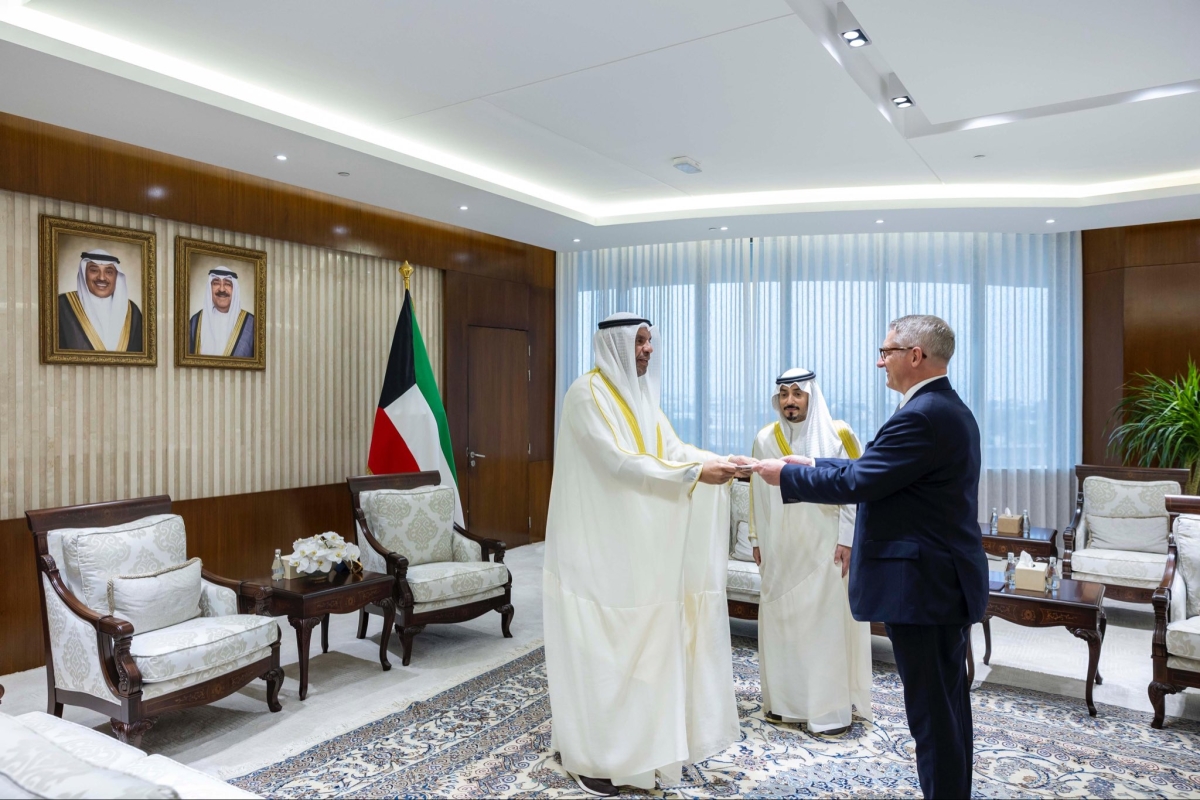 اليحيا يتسلم نسخة من أوراق سفير فنلندا