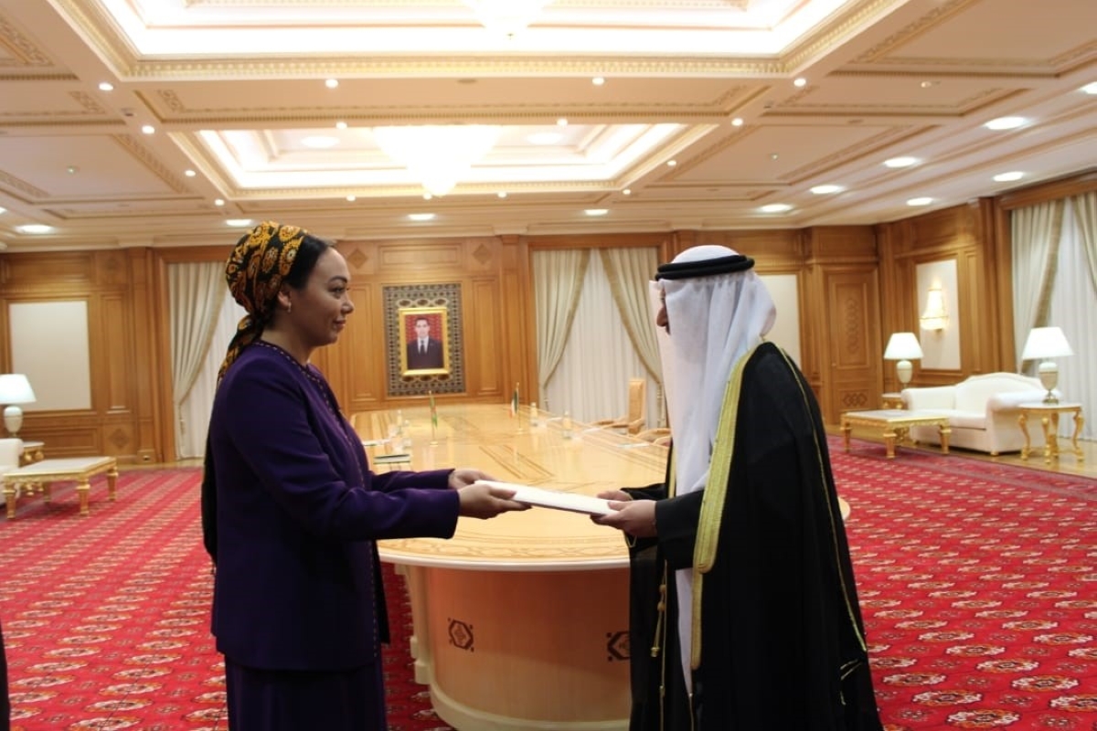 العدواني يقدم أوراق اعتماده إلى رئيسة برلمان تركمانستان
