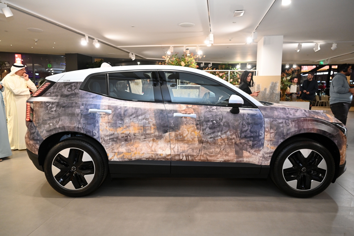 الحرف والسيارة يلتقيان في منطقة مشتركة