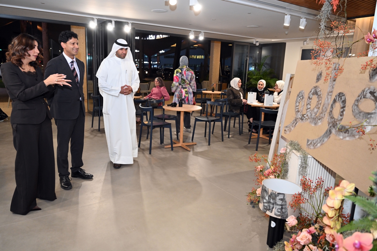 شيماء أشكناني والسفير البريطاني ومشعل الصفران في «مسار الحروف»