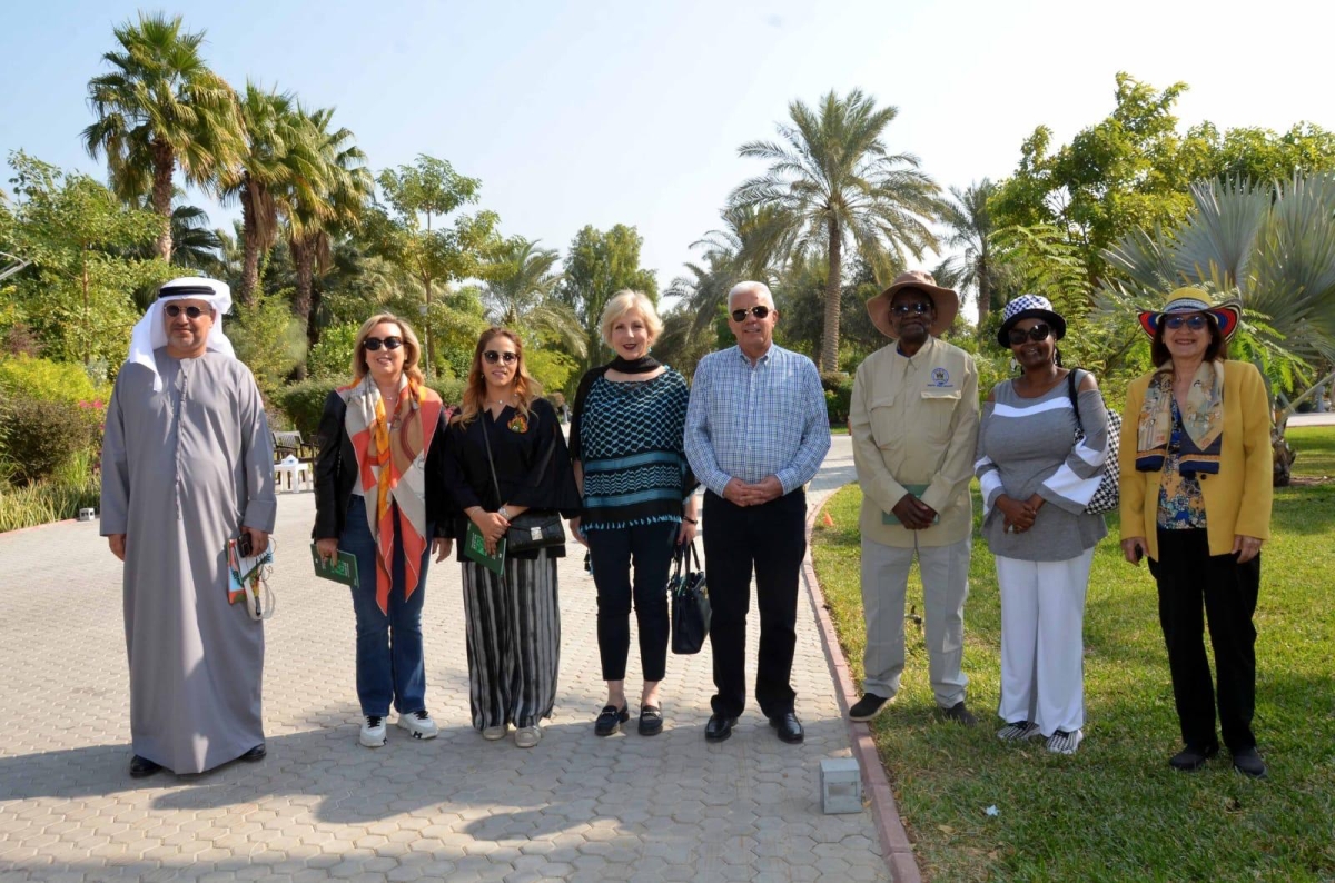 عدد من الدبلوماسيين