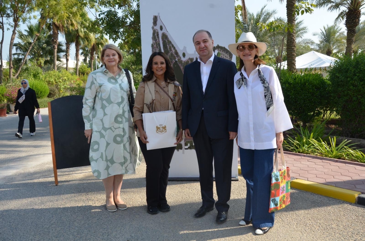 الشيخة شريفة مع سفيرة الاتحاد الأوروبي والسفير الجورجي وحرمه