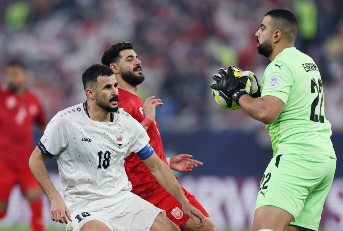 من مباراة العراق والبحرين