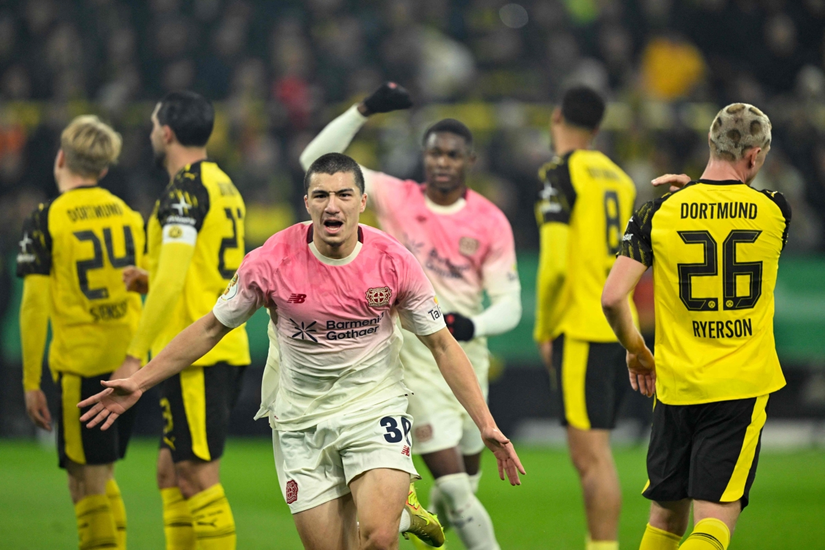 إبراهيم مازا محتفلاً بهدفه في مرمى بوروسيا دورتموند 
(أ ف ب)