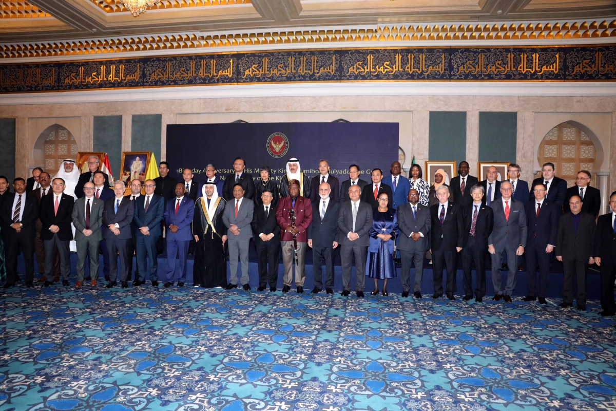 السفير حيات وكورتو يتوسطان رؤساء البعثات الدبلوماسية الحضور