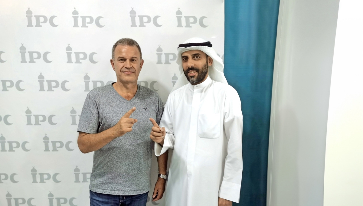 جانب من إشهار إسلام أحد المهتدين باللجنة