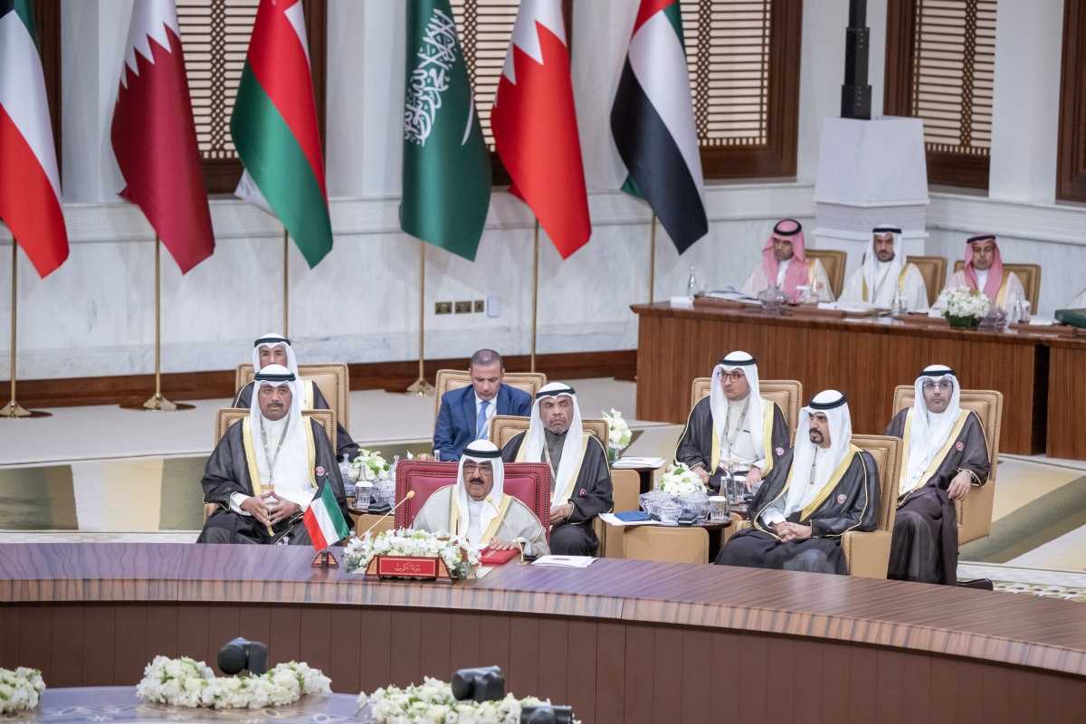 صاحب السمو مترئساً وفد الكويت في القمة الخليجية بالبحرين