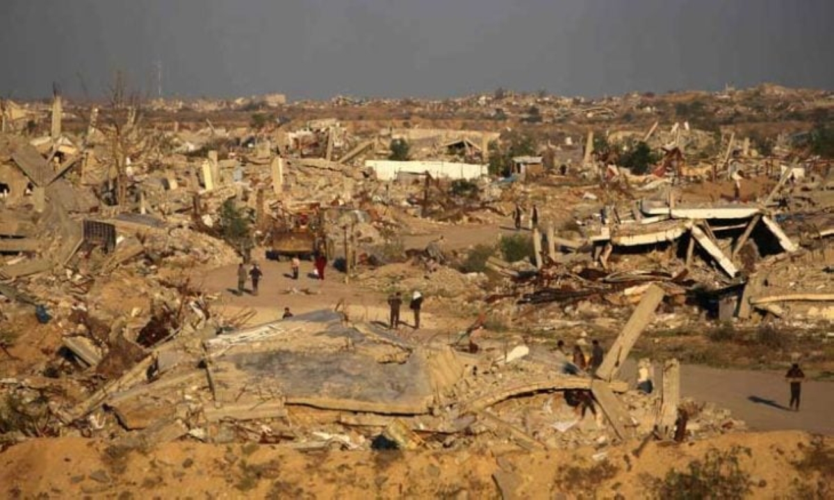مبان مدمرة في مخيم النصيرات وسط غزة