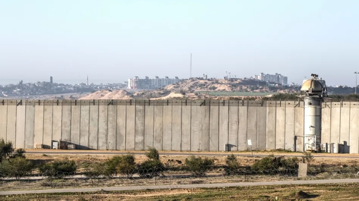 جدار فصل عنصري في غور الأردن يفصل الفلسطينيين عن أرضهم