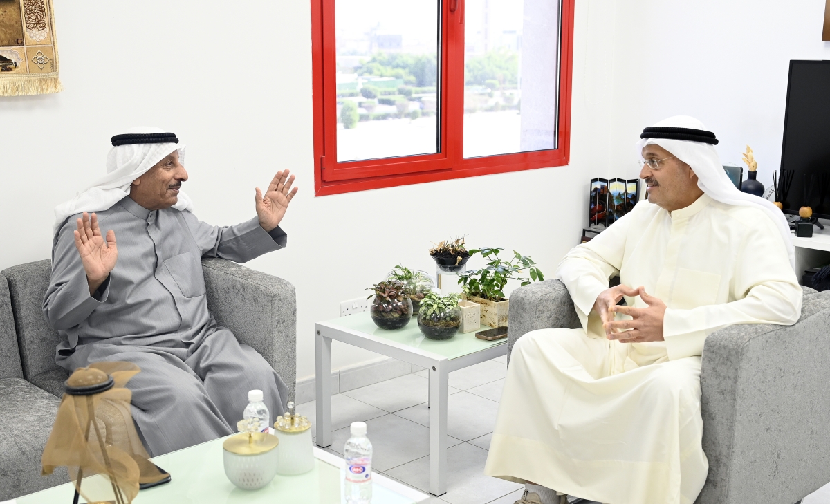 الزميل رئيس التحرير مستقبلاً السفير المغامس