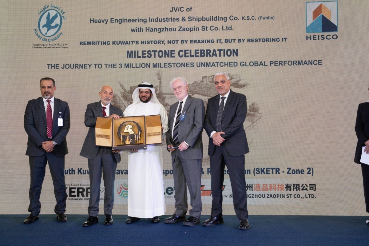 نائب الرئيس التنفيذي للتجارة وهندسة المشاريع في «نفط الكويت» مساعد الرشيد ومدير إدارة المجوعة - الشؤون العامة في «هايسكو» عبدالرزاق العثمان ورئيس فريق إدارة المشاريع جنوب وشرق الكويت 2 «نفط الكويت» الدكتور محمد مبارك القحطاني والرئيس التنفيذي «هايسكو» المهندس سمير هرمز، 
 والرئيس التنفيذي للعمليات «هايسكو» المهندس أحمد الشريف