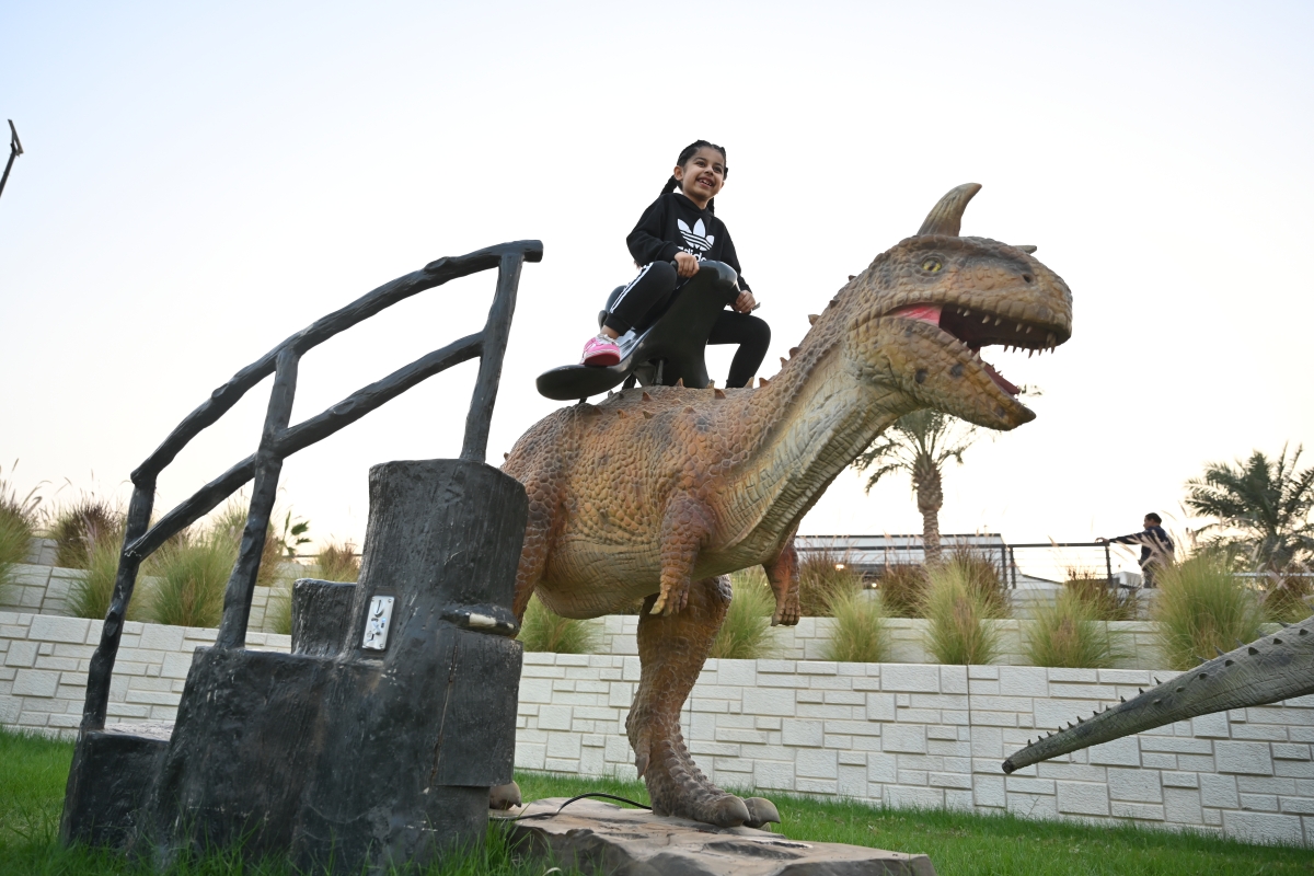 ركوب الديناصور
