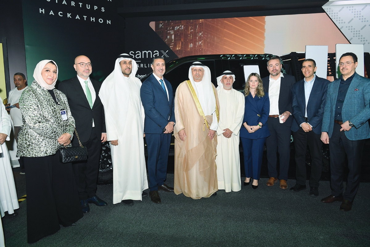 الوزير العمر في جناح «Sama X» 