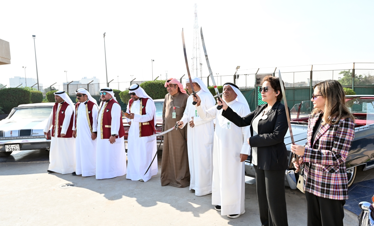 أشواق المضف مشاركة في استعراض العرضة 