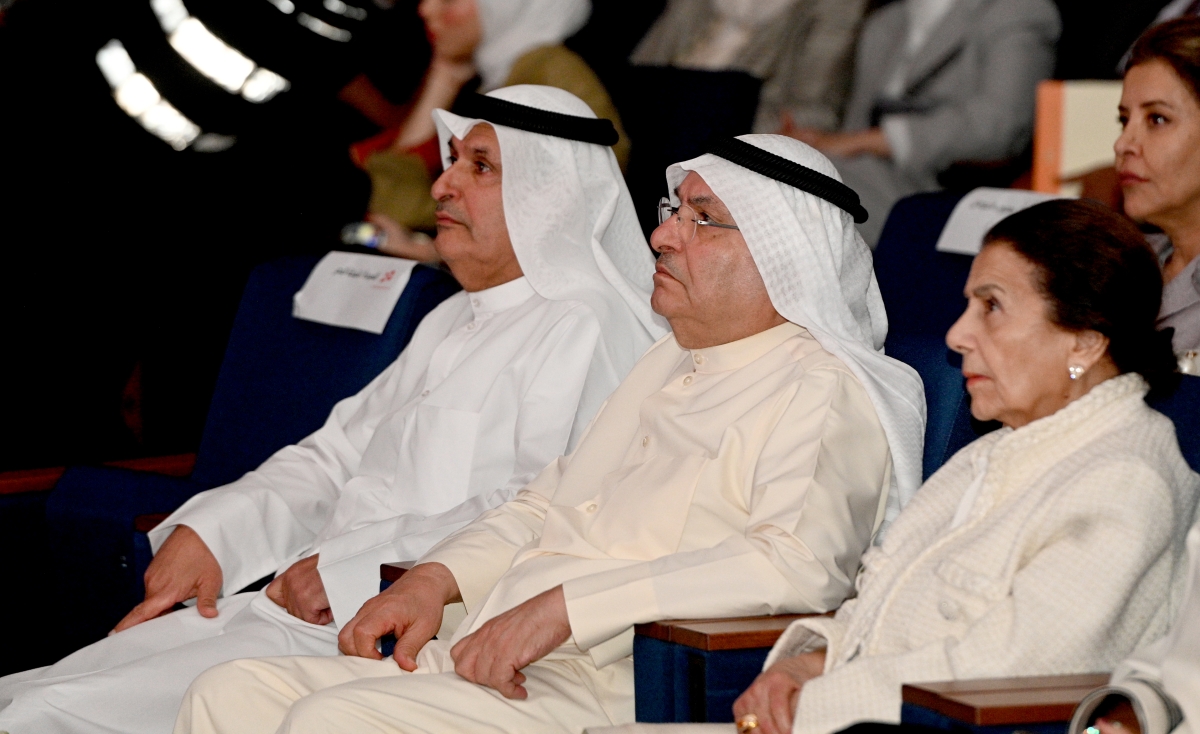 سعاد عبدالعزيز الصقر ومحمد الصقر وعصام الصقر خلال احتفالية الوفاء 